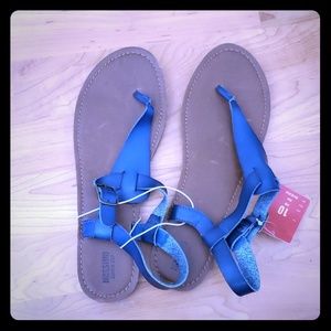Blue thong sandles synthetic leather NWT